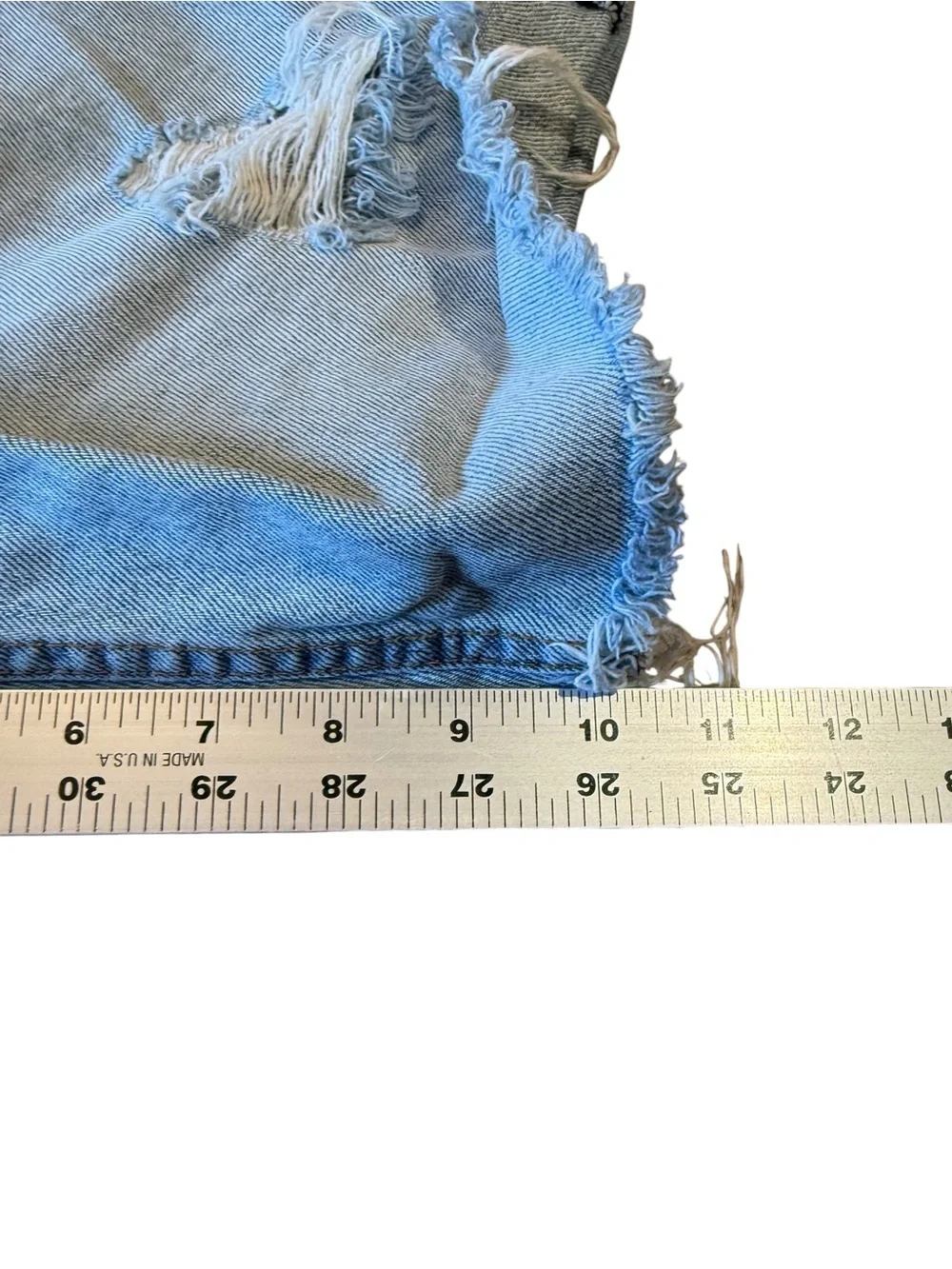 Levi’s 511 Light Blue Distressed Denim Men’s 32 x 10 Shorts